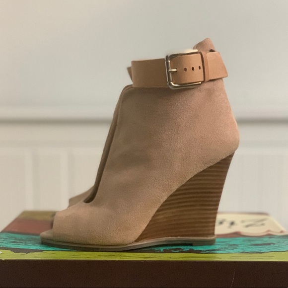 ✨3 for $20✨ ZigiSoho Wedged Bootie - Picture 3 of 4